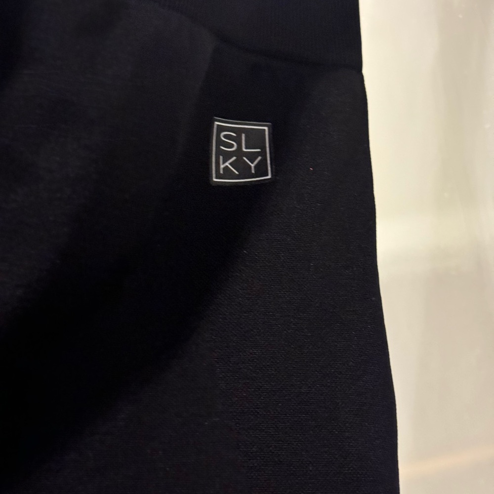 Black (thicker material) leggings